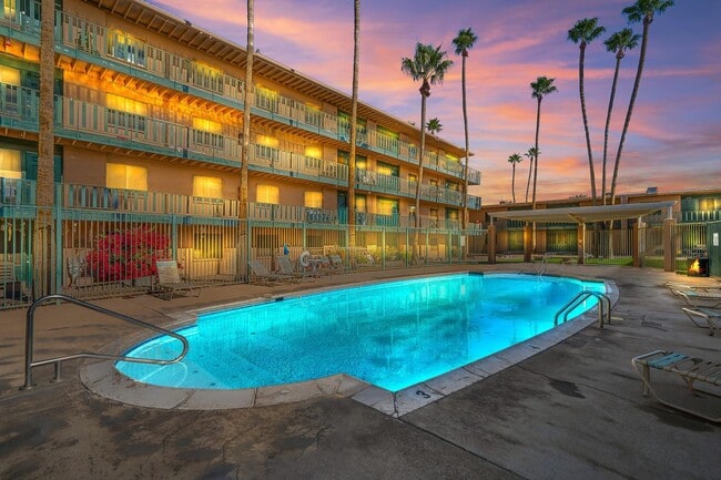 Royal ElCon Apartments in Tucson, AZ - Building Photo - Building Photo