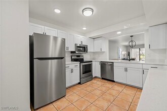 400 Misty Pines Cir in Naples, FL - Building Photo - Building Photo