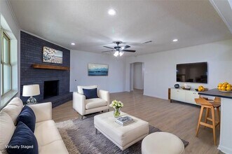 6192 Wrigley Way in Fort Worth, TX - Building Photo - Building Photo