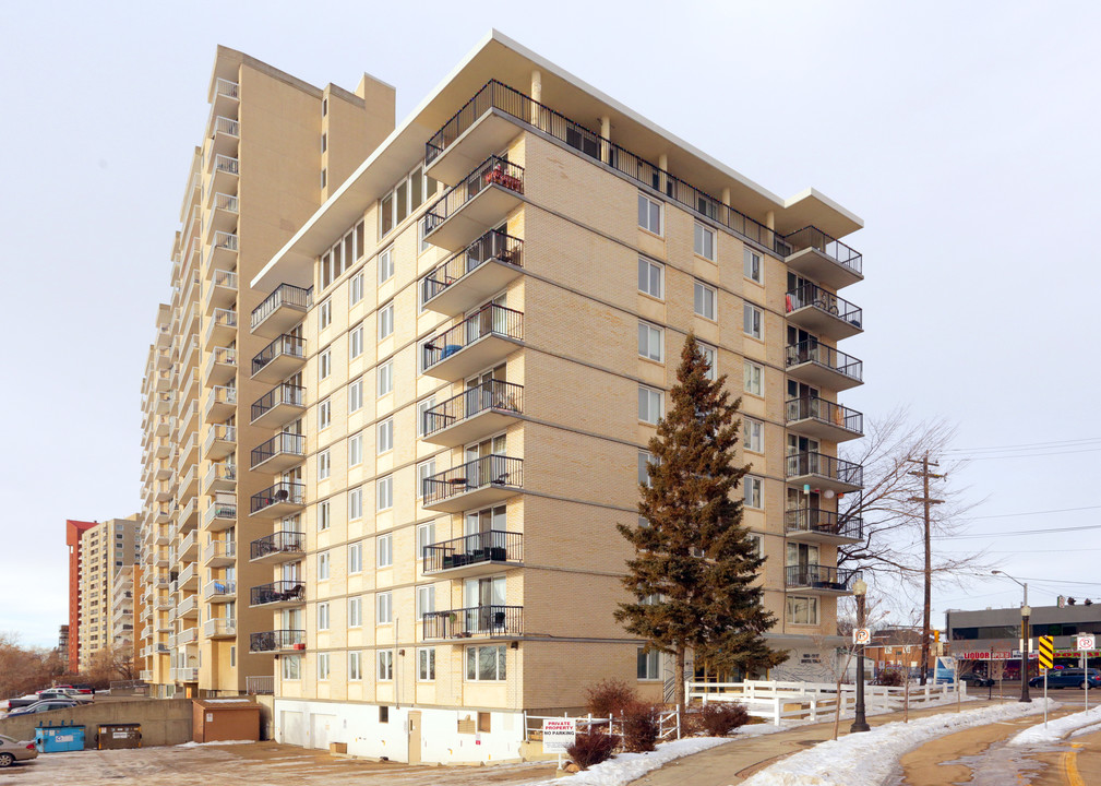 Bristol Towers in Edmonton, AB - Building Photo