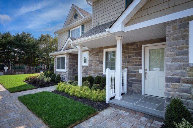 156 Cassa Loop in Holtsville, NY - Building Photo - Building Photo