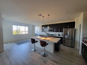 392 River St in Lincoln, CA - Building Photo - Building Photo