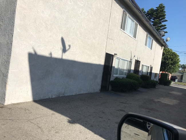 2833 E Sawyer St in Long Beach, CA - Building Photo - Building Photo