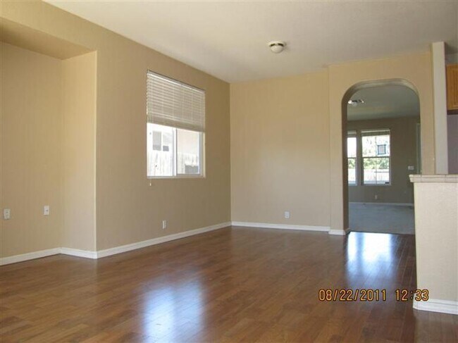 5024 Luckman Way in Elk Grove, CA - Building Photo - Building Photo
