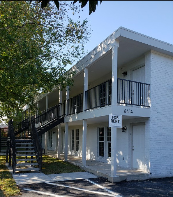 Sloan Apartments in Houston, TX - Building Photo