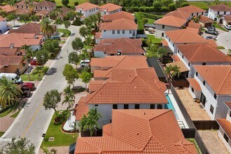 1007 NW 99th Ct in Miami, FL - Building Photo - Building Photo
