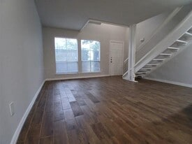 4640 Country Creek Dr in Dallas, TX - Building Photo