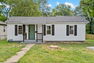 2100 N Nettleton Ave in Springfield, MO - Building Photo