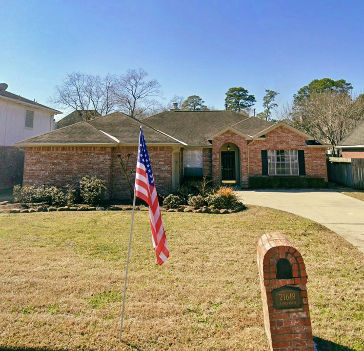 21619 Long Castle Dr in Spring, TX - Building Photo