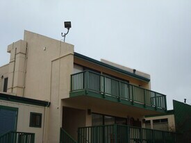 550 Lighthouse Ave in Monterey, CA - Building Photo