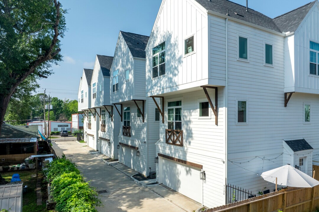 Martin Street Terrace in Houston, TX - Building Photo