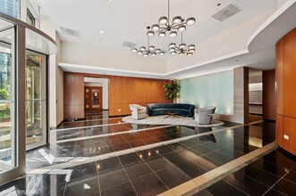 420 E Waterside Dr in Chicago, IL - Building Photo - Building Photo