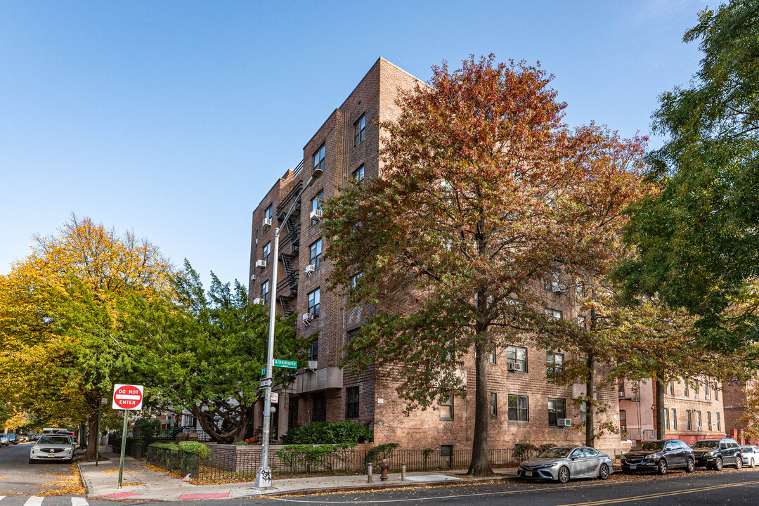 283 E 5th St in Brooklyn, NY - Foto de edificio