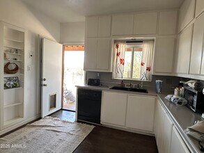 1328 E Maddock Rd in Phoenix, AZ - Building Photo - Building Photo