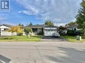 94 Pleasant View Dr in Toronto, ON - Building Photo