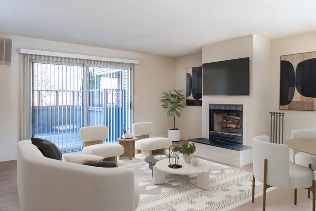 Montoya in Branford, CT - Foto de edificio - Building Photo