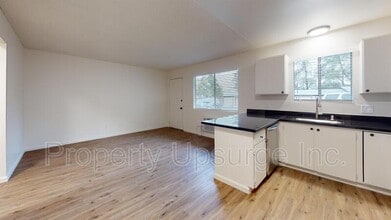 3980 Churn Crk Rd in Redding, CA - Building Photo - Building Photo
