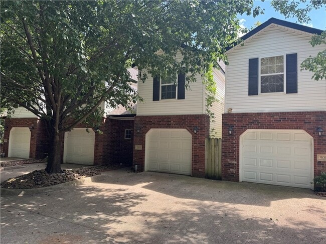 property at 904 S Wood Ave