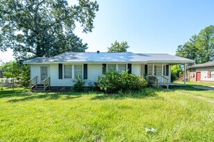 413 1st Way in Pleasant Grove, AL - Building Photo