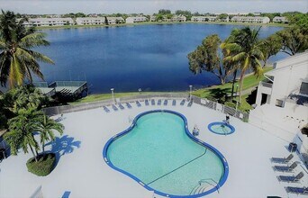 3437 NW 44th St, Unit 203 in Lauderdale Lakes, FL - Building Photo - Building Photo