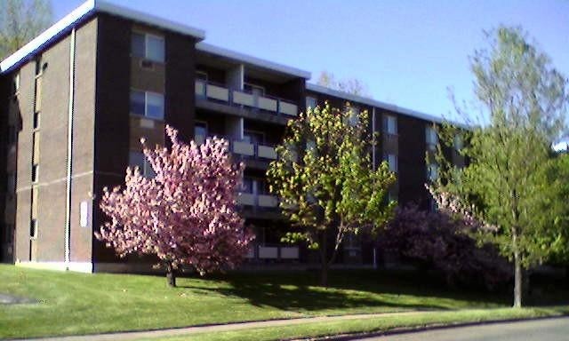 Crestwood Apartments in West Haven, CT - Building Photo