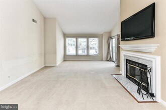 12010 Ridge Knoll Dr-Unit -604-B in Fairfax, VA - Building Photo - Building Photo
