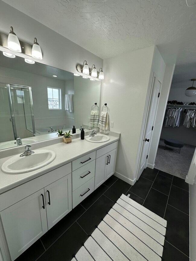 3083 S Yellow Bill Dr in Saratoga Springs, UT - Building Photo - Building Photo