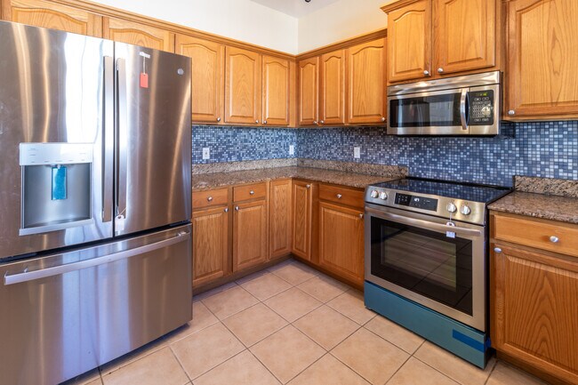 3409-3410 10 Th Ln W in Palmetto, FL - Building Photo - Building Photo