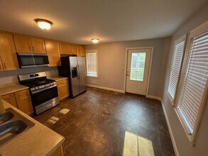 11 Lake St, Unit 11 in Concord, NH - Foto de edificio - Building Photo