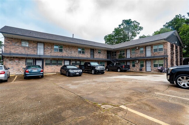 4001 Yellowstone Blvd in Houston, TX - Building Photo - Building Photo