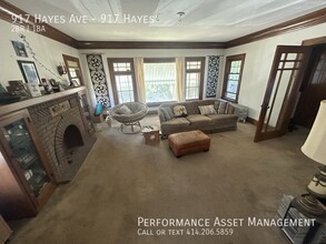 917 Hayes Avenue in Racine, WI - Foto de edificio - Building Photo