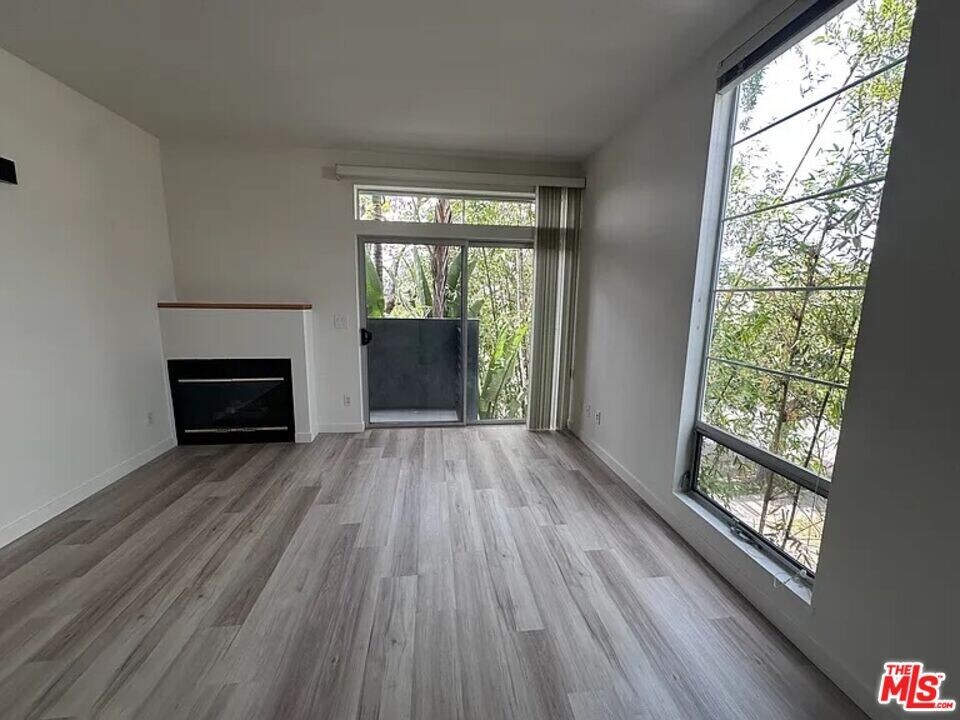 11960 Iowa Ave in Los Angeles, CA - Building Photo