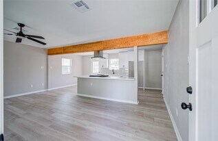411 Oaklawn St in League City, TX - Building Photo
