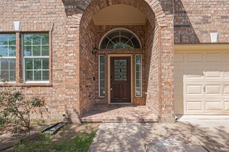 2815 Lake Villa Dr in Missouri City, TX - Foto de edificio - Building Photo