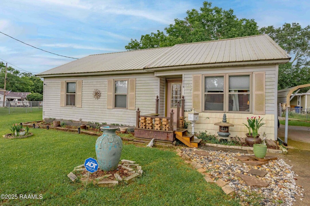 116 Mona Edward St in Church Point, LA - Building Photo