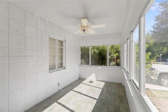 1657 Jefferson St in Hollywood, FL - Building Photo - Building Photo