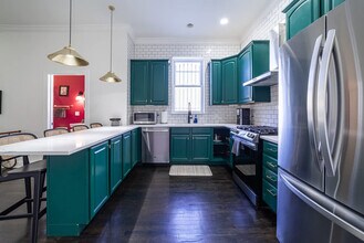 2113 W Grand Ave in Chicago, IL - Building Photo - Building Photo