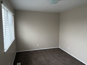 195 S Fort Ln in Layton, UT - Building Photo - Building Photo