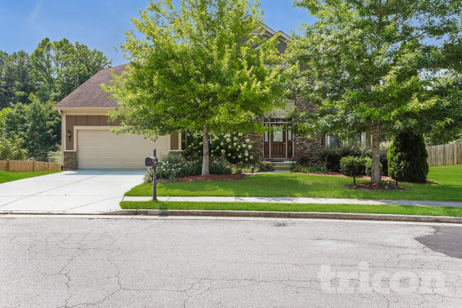 property at 3738 Thackary Dr