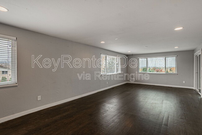 9475 W 38th Ave in Wheat Ridge, CO - Foto de edificio - Building Photo