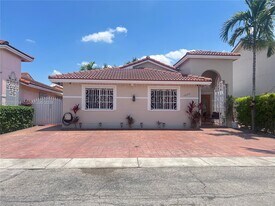 12377 NW 97th Pl in Hialeah Gardens, FL - Building Photo
