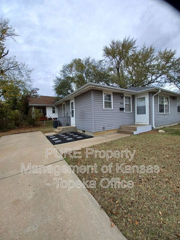 property at 643 SW Oakley Ave