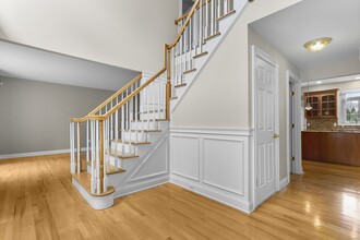 546 White Plains Rd in Trumbull, CT - Building Photo - Building Photo