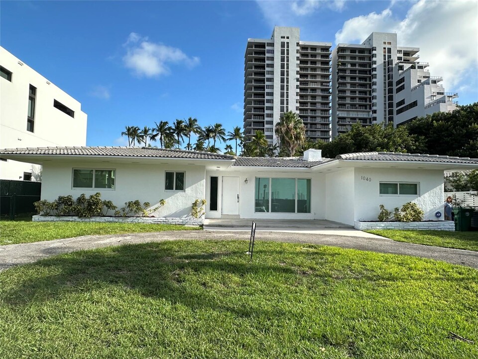 1040 N Venetian Dr in Miami Beach, FL - Foto de edificio