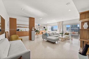 16 Island Ave in Miami Beach, FL - Building Photo