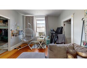 108 Bristol Rd-Unit -2 in Somerville, MA - Foto de edificio - Building Photo