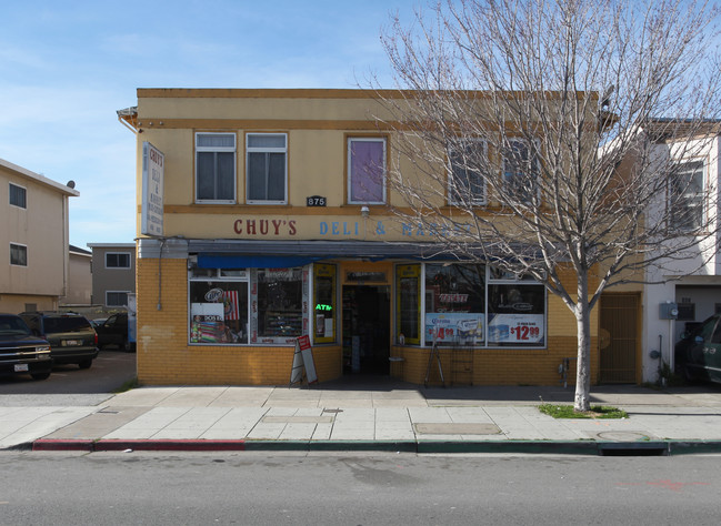 875 Huntington Ave in San Bruno, CA - Foto de edificio - Building Photo