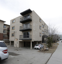 1703 11th Ave SW in Calgary, AB - Building Photo - Building Photo