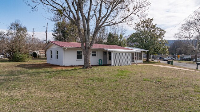 1701 Wakefield Dr NE in Huntsville, AL - Building Photo - Building Photo