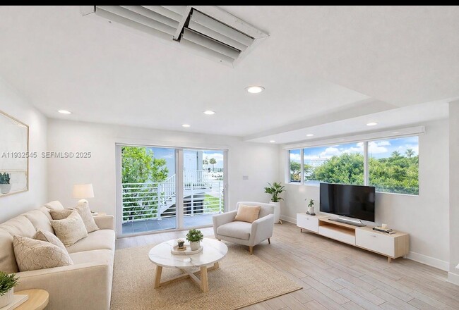 1966 Biarritz Dr in Miami Beach, FL - Building Photo - Building Photo